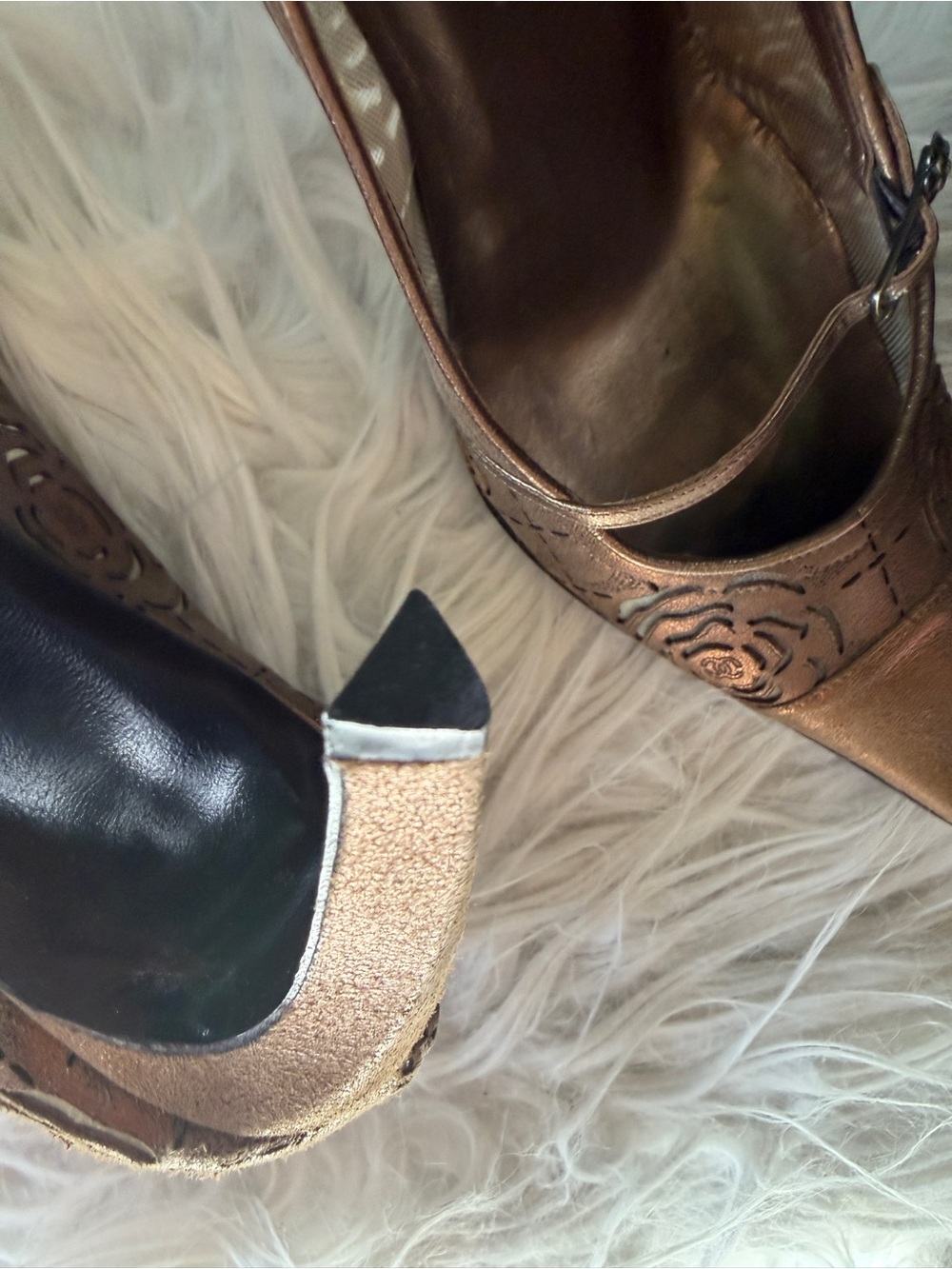 CHANEL Camellia Flower
Laser Cut Pumps Size 37 - Picture 9 of 10